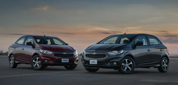 GM apresenta os novos Onix e Prisma. Preços vão até R$ 64.690