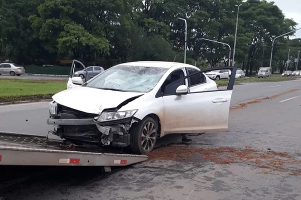 Homem morre no DF após ter a moto arrastada por motorista bêbado