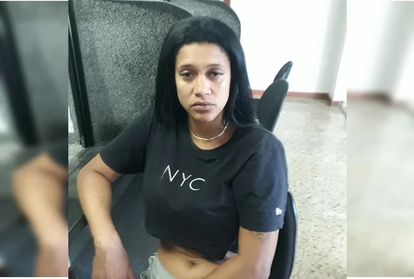 Garota de programa que fugiu de delegacia no DF é achada em matagal