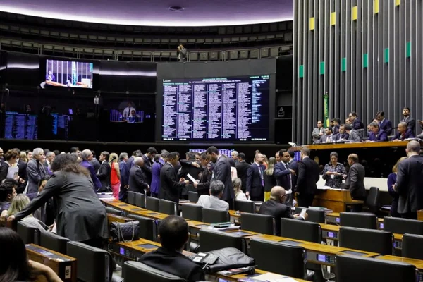 Proposta de reforma eleitoral quer diminuir transparência de gastos de candidatos