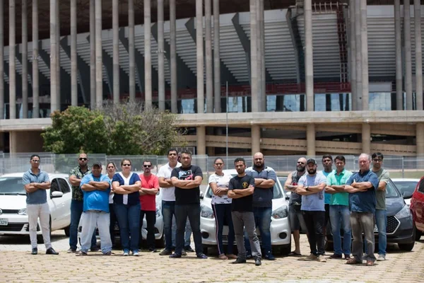 Motoristas de aplicativo fazem protesto contra violência