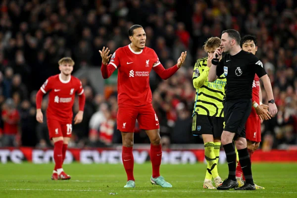 Arsenal arranca empate contra o Liverpool e mantém liderança do Inglês