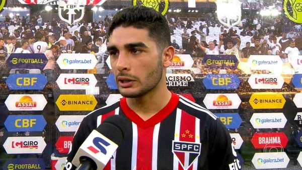 Meia do São Paulo detona juiz de jogo com Corinthians: “12 jogadores”