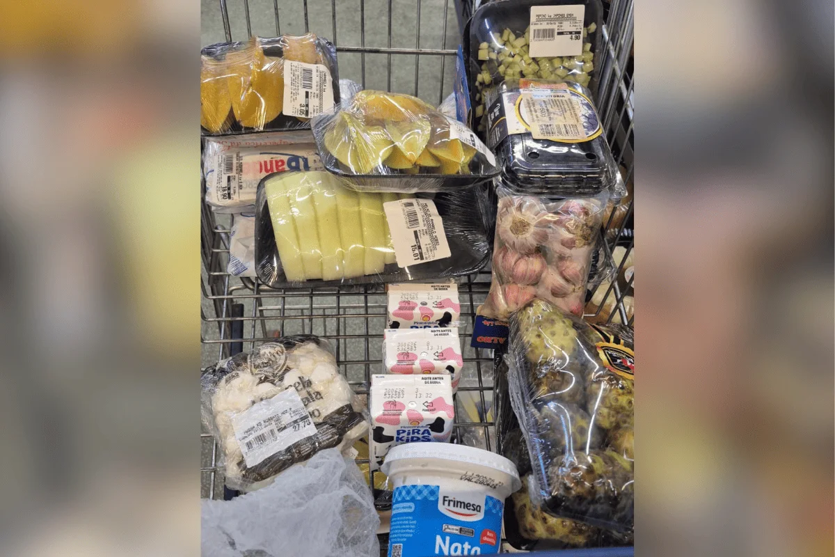 Produtos fora da validade foram encontrados nas prateleiras Produtos fora da validade foram encontrados nas prateleiras