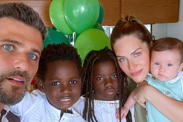 Bruno Gagliasso, Giovanna Ewbank e filhos na festinha de cinco meses de Zyan