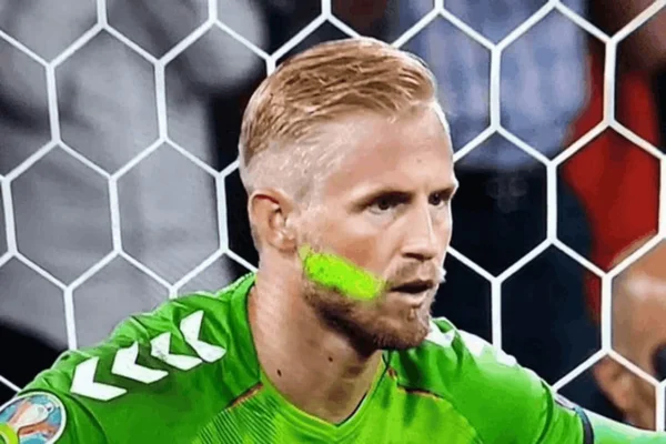 Inglaterra é indiciada por torcida usar laser durante pênalti de Kane