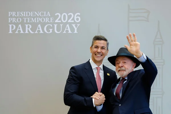 Presidente Lula é recebido na Cúpula de chefes de Estado, no Paraguai