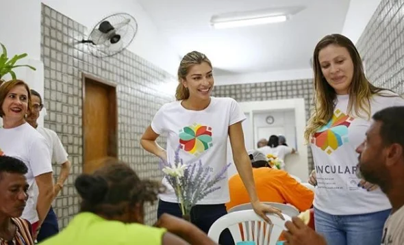 Grazi Massafera chora durante ação social no Recife - destaque galeria