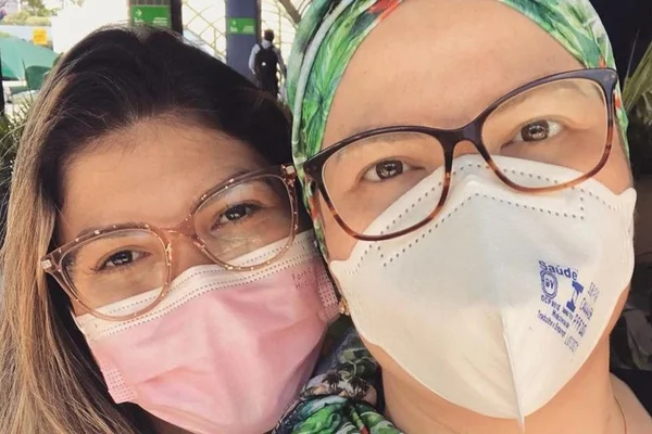 Tratando um câncer, repórter descobre irmã compatível para transplante