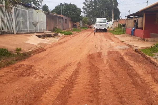 Chão de barro e casas