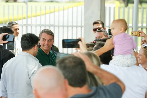 Bolsonaro chega da Bahia e diz que estava com saudade da imprensa