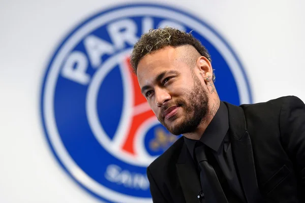 Neymar e escudo do PSG