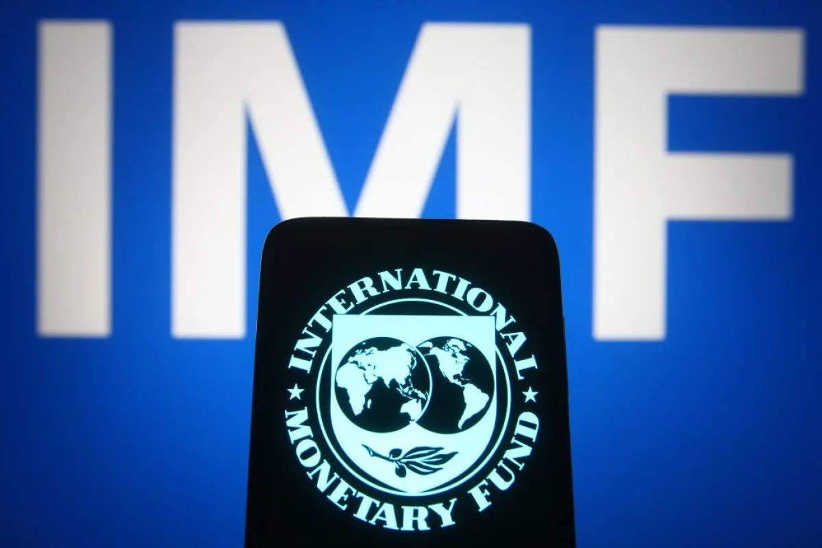 FMI melhora projeção para o Brasil e prevê crescimento de 2,4% em 2026