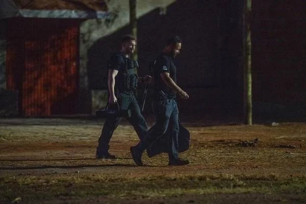 Policiais encontram depósito de drogas Policiais encontram depósito de drogas