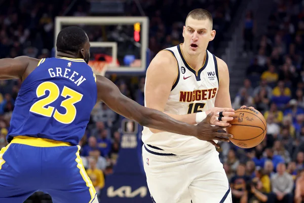 Jokic durante partida contra o Warriors - Metrópoles