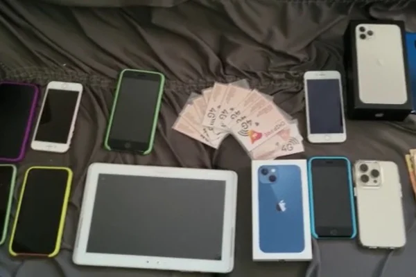 Criminosos furtavam iPhones e os revendiam com nota fiscal falsa no DF