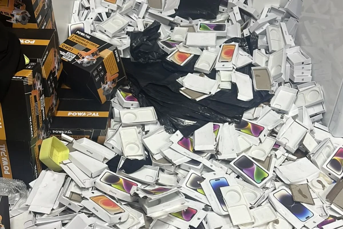 PF encontrou "avalanche" de iPhone em depósito de contrabando PF encontrou "avalanche" de iPhone em depósito de contrabando