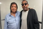 Roberto Carlos e Jorge Ben Jor posam para as câmeras Roberto Carlos e Jorge Ben Jor posam para as câmeras