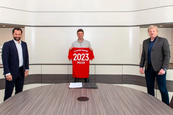 Thomas Müller com camisa do Bayern
