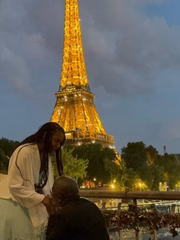 Pastor Kleber Lucas pediu Amanda Pessoa em casamento em Paris
