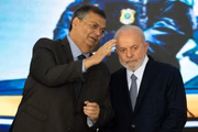 O ministro Flávio Dino postou em sua conta do X, nesta quarta-feira (31/1), as publicações feitas no Diário Oficial da União que oficializam a saída dele do comando do Ministério da Justiça e Segurança Pública, junto com a nomeação para o cargo de ministro do Supremo Tribunal Federal