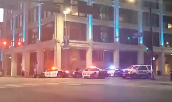 Testemunha transmite ao vivo tiroteio que matou policiais em Dallas