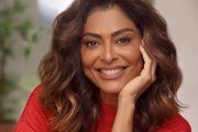 Juliana Paes posa de look vermelho e cabelos soltos