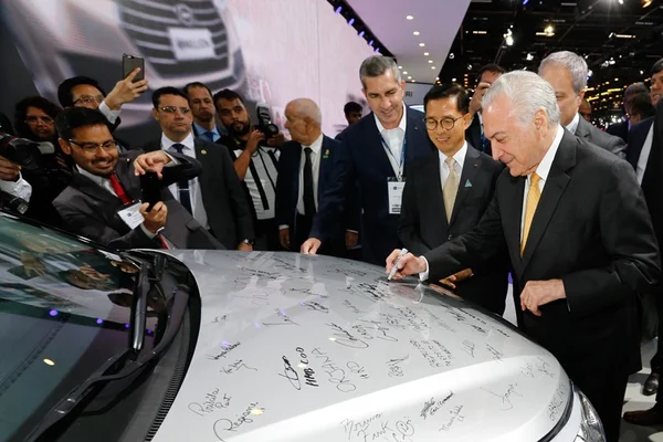 Temer assina decreto que regulamenta regime tributário para montadoras