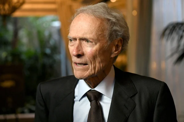 Imagem colorida de Clint Eastwood na 20ª edição anual do AFI Awards no Four Seasons Hotel Los Angeles at Beverly Hills em 3 de janeiro de 2020 em Los Angeles, Califórnia - Metrópoles