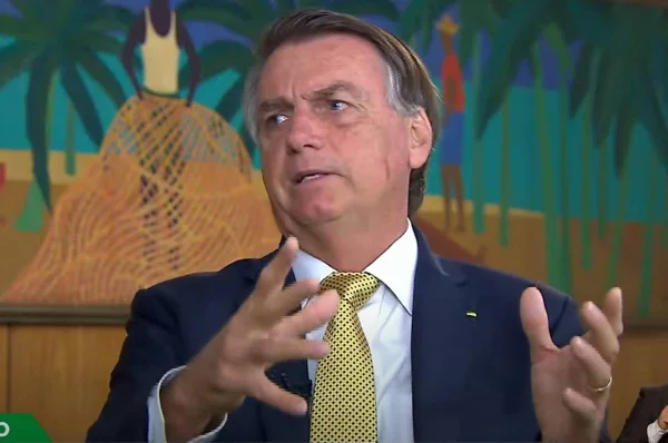 Bolsonaro dá entrevista na tv Brasil