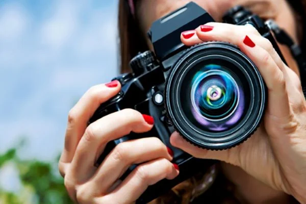 Marcas de câmera reconhecidas como Canon e Nikon constam na seleção