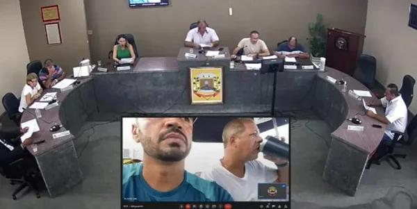 Vídeo: vereadores do PR curtem praia enquanto votam aumento de salário