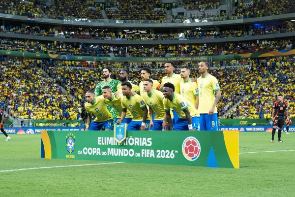 Foto colorida de elenco da Seleção Brasileira - Metrópoles