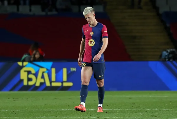 Foto colorida de Dani Olmo durante jogo entre Barcelona e Atlético de Madrid - Metrópoles