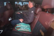 Bolsonaro chegando ao Centro Integrado de Monitoração Eletrônica (CIME)