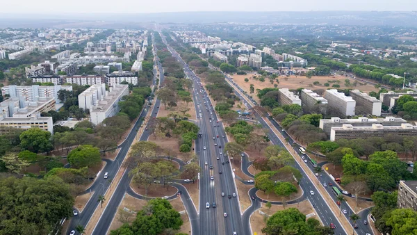 Norte do Plano Piloto arborizada nas quadras residenciais e comerciais. Brasília(DF), 04/10/2024. Foto: Igo Estrela/Metropoles