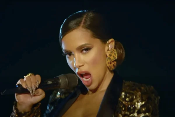 Anitta faz performance de Me Gusta no programa americano de Jimmy Fallon