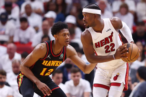 Heat derrota Hawks e abre 2 x 0