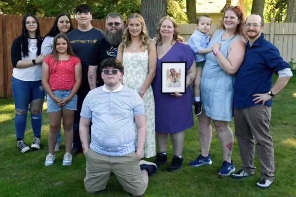 Jovem recebe homenagem de pessoas salvas por sua doação de órgãos