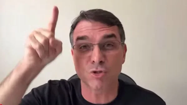 De “novo” e “moderado” Flávio Bolsonaro não tem nada