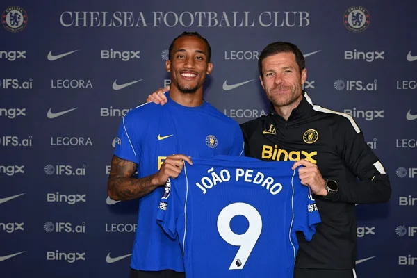 Chelsea anuncia renovação de contrato de João Pedro até 2034