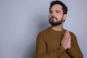 Ele segue ao lado de Zezé Ele segue ao lado de Zezé