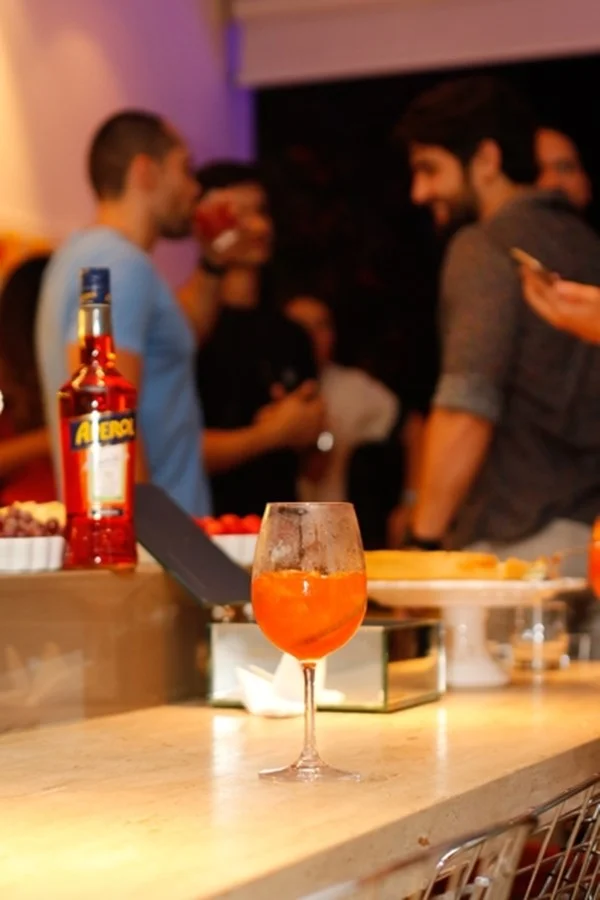Drinks com Aperol fizeram sucesso entre os convidados Drinks com Aperol fizeram sucesso entre os convidados