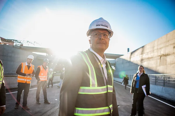 Alckmin aparece no Facebook com aliado e discute propostas nacionais