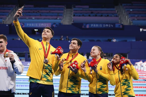 Brasil conquista bronze no 4x100m livre misto S14 nas Paralimpíadas