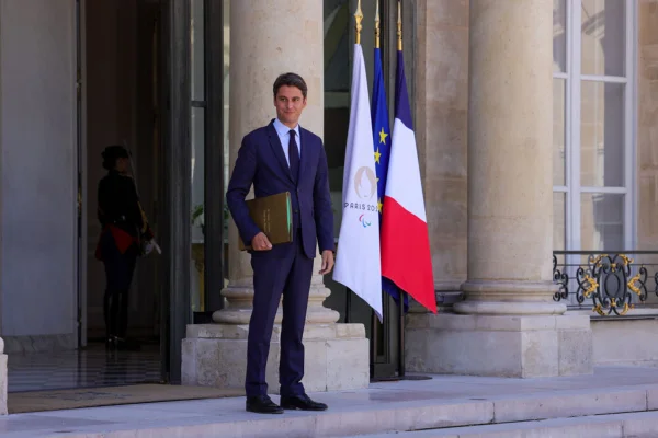 Gabriel Attal é visto no Palácio do Eliseu em 16 de julho de 2024 em Paris, França - Metrópoles