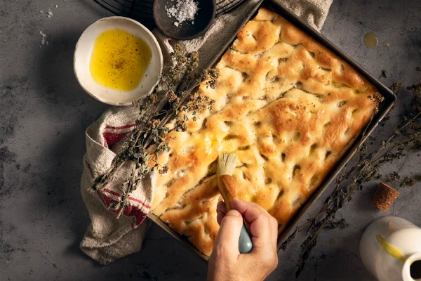 Focaccia “fit” com farinha integral, batata e alecrim: veja como fazer