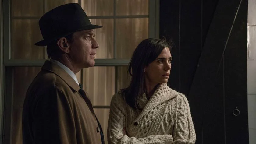 Ewan McGregor estrela e dirige a adaptação de "Pastoral Americana", um dos romances mais conceituados do escritor Philip Roth. Em 6 de junho Ewan McGregor estrela e dirige a adaptação de "Pastoral Americana", um dos romances mais conceituados do escritor Philip Roth. Em 6 de junho