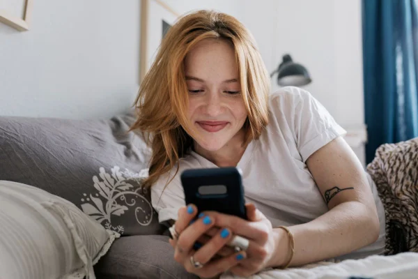 Veja as 22 melhores figurinhas 18+ para chamar o crush para o sexo