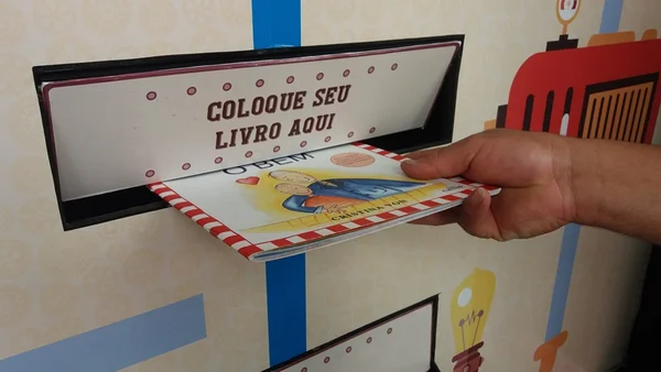 Máquina de Livros permite leitores trocarem obras literárias